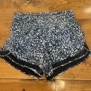 Athleta Black and White Print Mesh Bottom Shorts sz XS